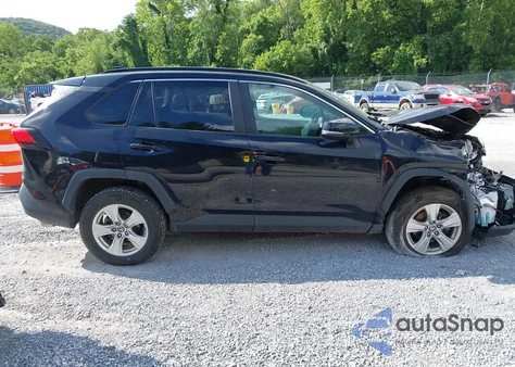 2021 Toyota Rav4 Xle z USA, uszkodzony, nr VIN 2T3W1RFV5MC130714